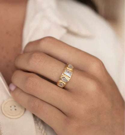 Håndlaget, CILA Designring " LOLI " med Moonstone 18K Gold Electroplated, Str. 56