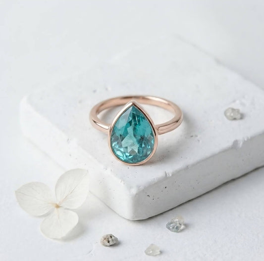 New Mareshia "Solitaire" enstens 9x7mm Teal Sapphire Ring, Gold Vermeil - 925s Silver