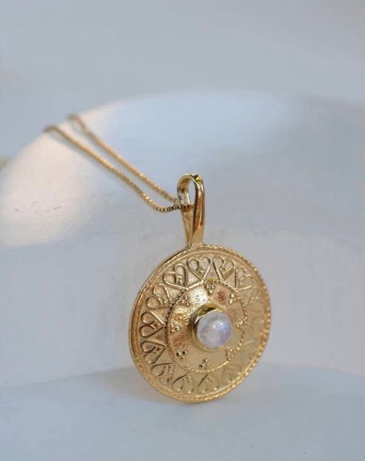 MARESHIA Designkjede Medallion m/ Moonstone, 18K Goldplated on Silver