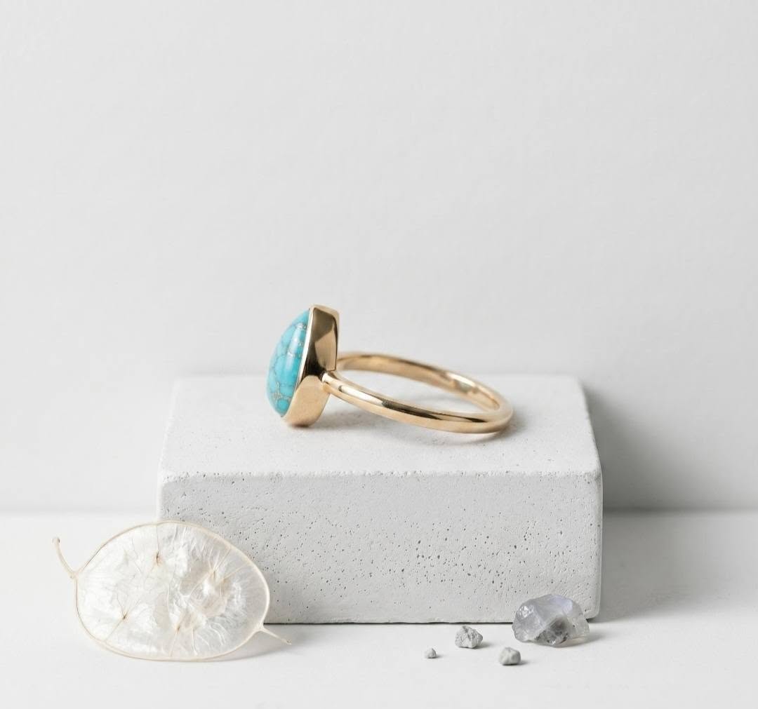 New Mareshia "Solitaire" enstens 8x6mm natural Turquiose Stone Ring, Gold Vermeil ( 925s Silver )