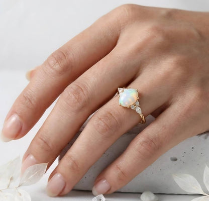 Ny & Trendy 14K Goldplated ( 925s Silver ) Art Deco Vintage Ring - med oval 8x10mm FIRE OPAL sten og Zirkoner