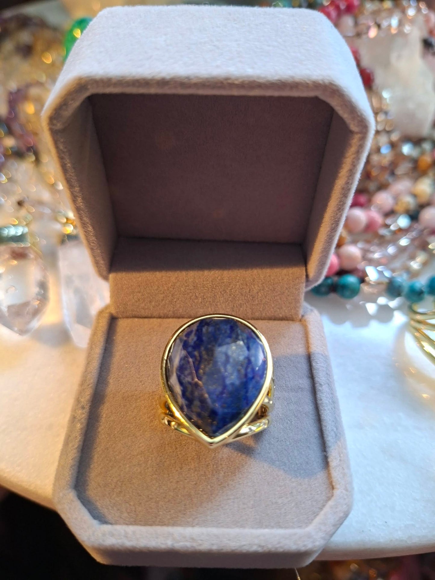 New Micci Design "Solitaire" enstens Teardrop 25x20mm Blue Lapis Lazuli Ring, Gold Electroplated, One size Justerbar