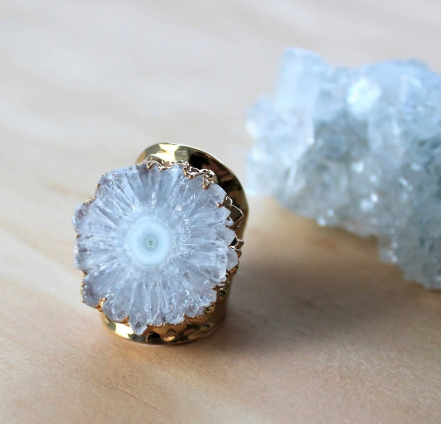Fashion Ring natural Solar Hvit Quartz, Gold Electroplated, Justerbar