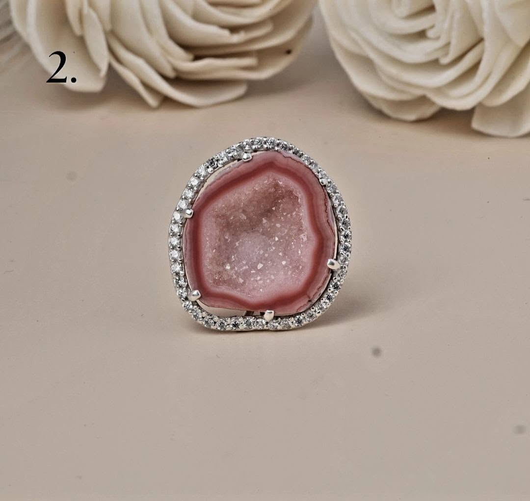 Unike og vakre Agate Geode Druzy Ring | Sterling Silver, CZ Halo, Adjustable, Geode Size - 25x23mm
