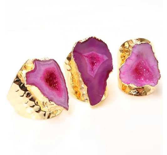 Nye og vakre Pink Agate Geode ringer , Gold Electroplated