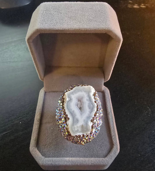 Nye og vakre Hvit Agate Geode ringer , Gold Electroplated