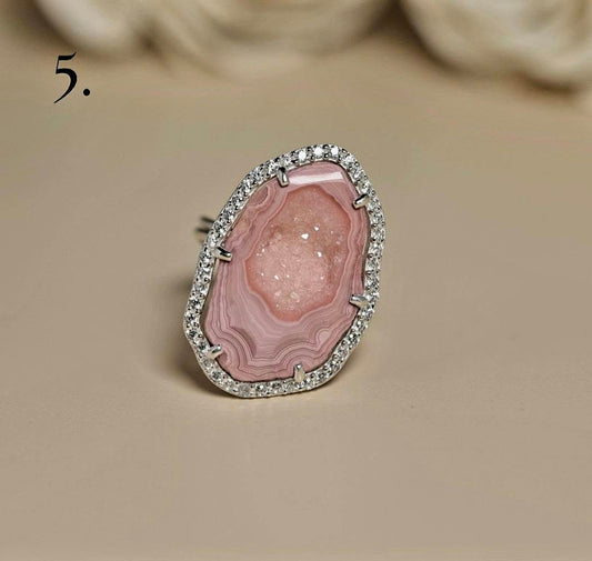 Unike og vakre AGATE Geode Druzy Ring | Sterling Silver, CZ Halo, Adjustable, Geode Size - 28x19mm