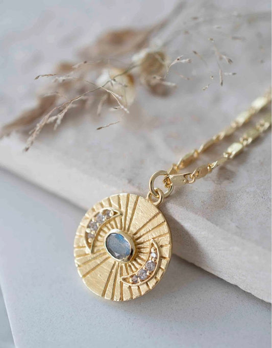 Nytt, vakkert Krystallkjede i et lekkert og Trendy Medallion Design med Labradorite og zirkoner, 18K Gold filled