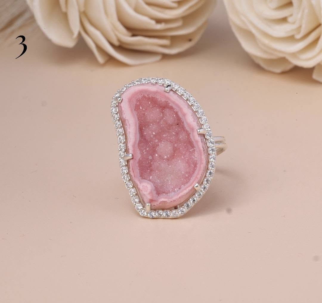 Unike og vakre AGATE Geode Druzy Ring | Sterling Silver, CZ Halo, Adjustable, Geode Size - 29x18mm
