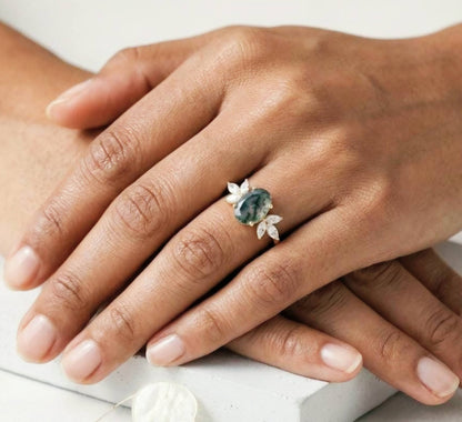 Ny og vakker Art Deco ( 14k Gold over Sterling Silver) with natural Forest Fairy Moss Agate Ring w/ Marquise Zirkones