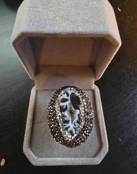 Nye og vakre Black Agate Geode ringer , Gold Electroplate