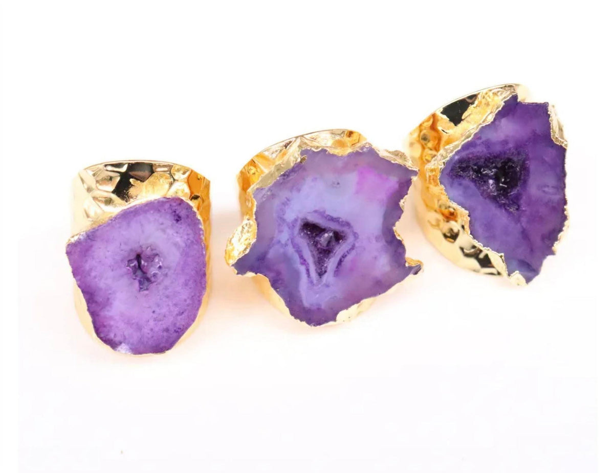 Nye og vakre Purple Agate Geode ringer , Gold Electroplated