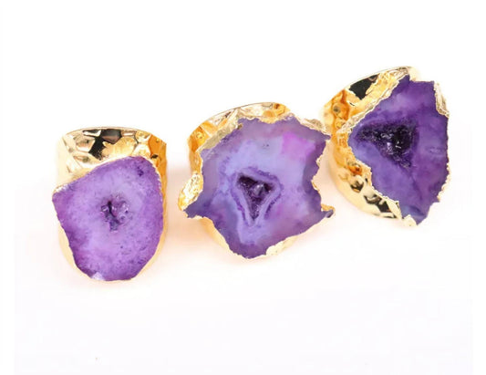 Nye og vakre Purple Agate Geode ringer , Gold Electroplated