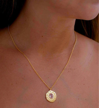Nytt, vakkert Krystallkjede i et lekkert og Trendy Medallion Design med Rose Quartz, 18K Gold filled