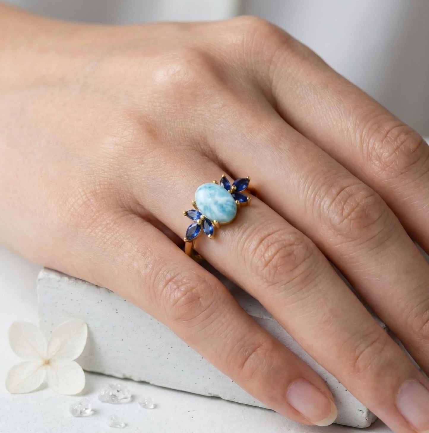 Ny og vakker Art Deco ( 14k Gold over Sterling Silver) Sunstone, Larimar and Sapphire Gold Plated Ring, Marquise Blue Gemstones