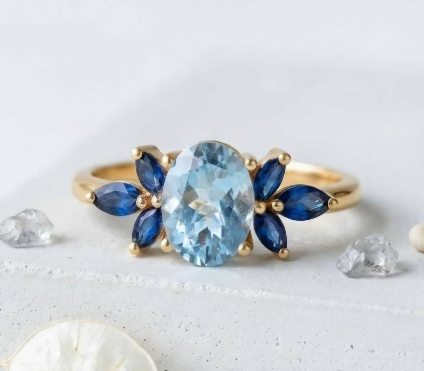 Ny og vakker Art Deco ( 14k Gold over Sterling Silver) Marquise Sapphire Cluster Ring with Oval Light Blue TOPAZ ( Lab Created )