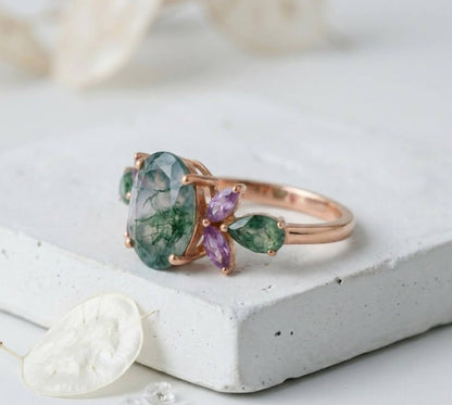 Ny og vakker Art Deco ( 14k Rose Gold over Sterling Silver) with natural Forest Fairy Moss Agate Ring w/ purple Sapphire stones ( Lab Created)