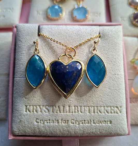 SUMMERDEAL / Blue Quartz Øredobber og Lapis Lazuli Heart Kjede fra MICCI Design