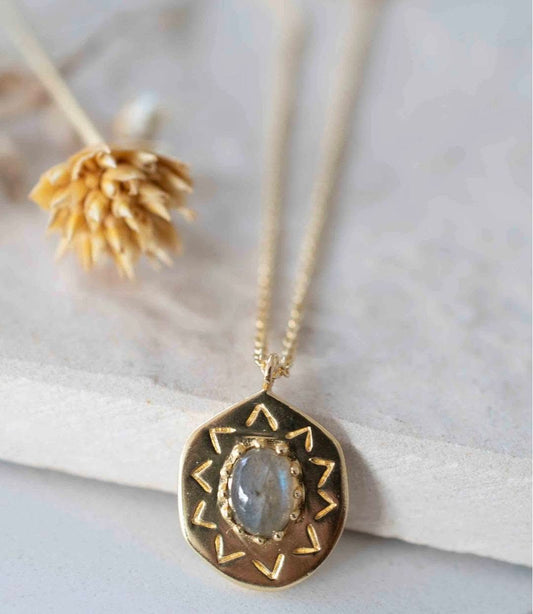 Nytt, vakkert Krystallkjede i et lekkert og Trendy Medallion Design med Labradorite, 18K Gold filled