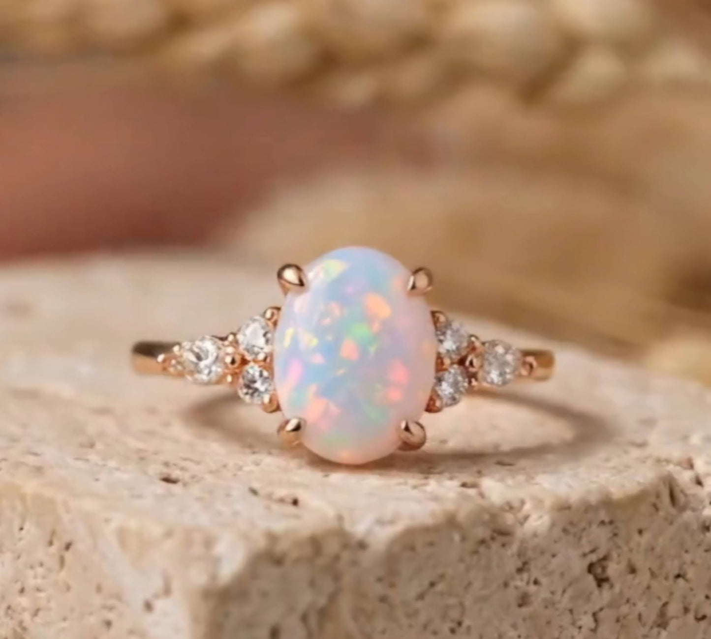 Ny & Trendy 14K Goldplated ( 925s Silver ) Art Deco Vintage Ring - med oval 8x10mm FIRE OPAL sten og Zirkoner