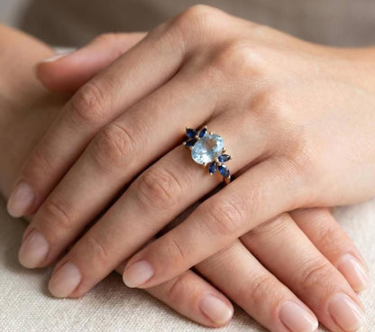 Ny og vakker Art Deco ( 14k Gold over Sterling Silver) Marquise Sapphire Cluster Ring with Oval Light Blue TOPAZ ( Lab Created )