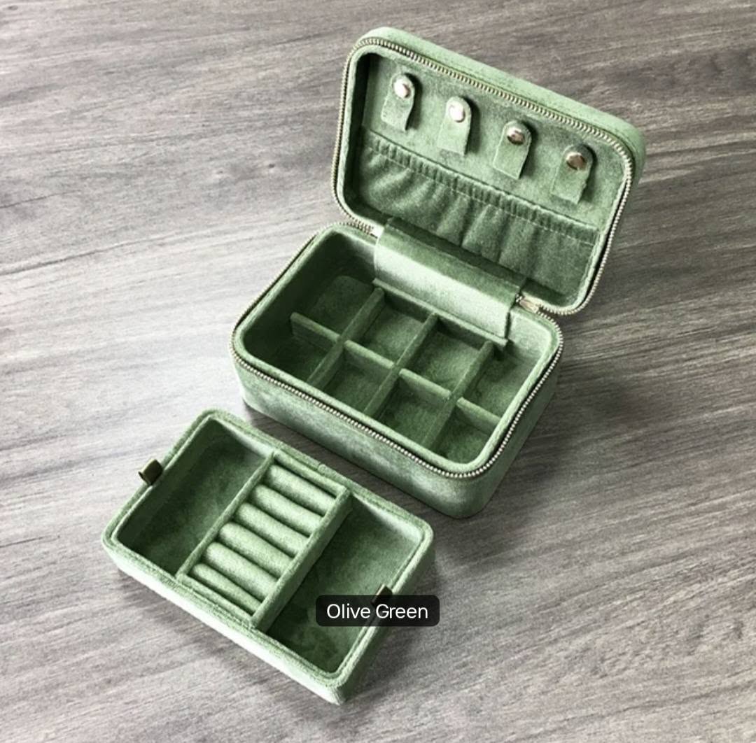 FREE BONUSPAKKE 2 v/ *Kjøp Kr. 1200,- etter rabatt - JEWELRY VELVET BOX, 15x10x7cm