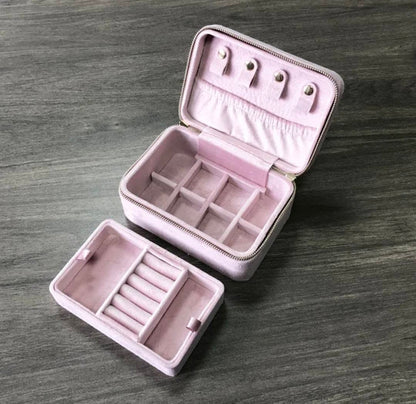 FREE BONUSPAKKE 2 v/ *Kjøp Kr. 1200,- etter rabatt - JEWELRY VELVET BOX, 15x10x7cm