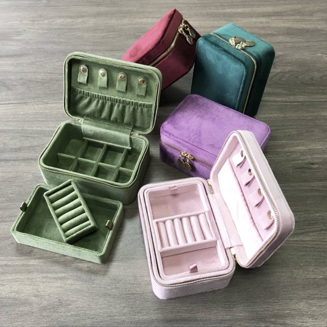 FREE BONUSPAKKE 2 v/ *Kjøp Kr. 1200,- etter rabatt - JEWELRY VELVET BOX, 15x10x7cm