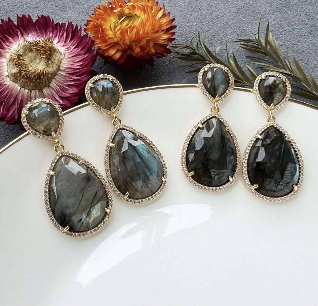 Nye MICCI DESIGN natural Labradorite Øredobber, Gold Electroplated