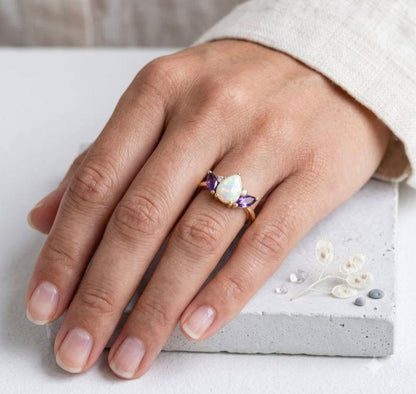 Ny & Trendy 14K Goldplated ( 925s Silver ) Art Deco Vintage Ring - med oval 8x6mm FIRE OPAL sten, Ametyst + Zirkoner