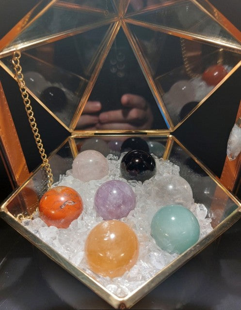 GLASS HOUSE  WITH 7 CHAKRA SPHERES SET , SIZE MEDIUM ( 7 x 30mm )