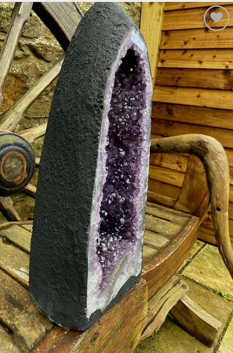 MÅNEDENS UTVALGTE / AMAZONIAN PREMIUM QUEEN AMETYST GEODE - Inntil 40% OFF + Fri Frakt - Mined in Brazil, 23kg - 56x21x22cm
