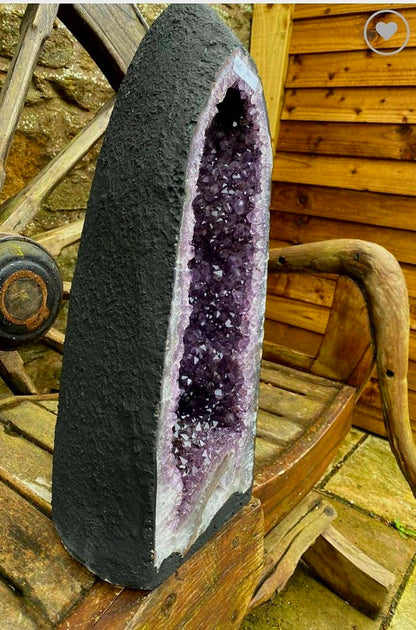 MÅNEDENS UTVALGTE / AMAZONIAN PREMIUM QUEEN AMETYST GEODE - Inntil 40% OFF + Fri Frakt - Mined in Brazil, 23kg - 56x21x22cm