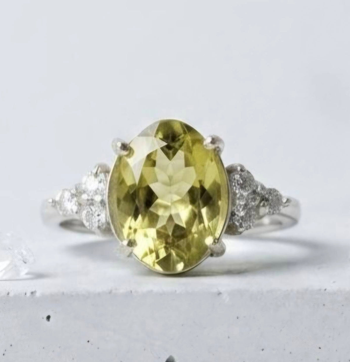Ny og vakker Green Peridot Statement Ring, 925 Sterling Silver Cluster ( Lab Created& Stone )