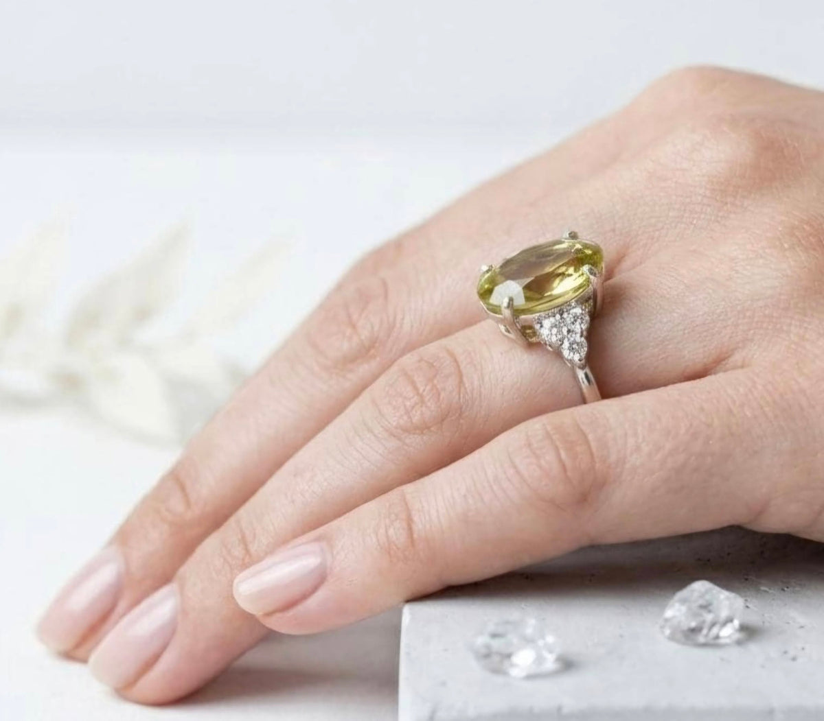 Ny og vakker Green Peridot Statement Ring, 925 Sterling Silver Cluster ( Lab Created& Stone )