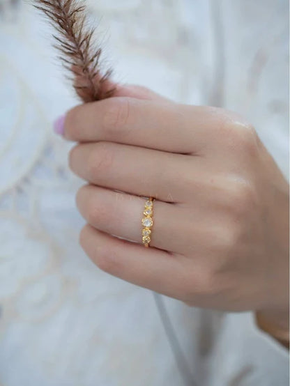 Cila model " Livy " - håndlaget, Designring med Moonstone, 18K Gold Electroplated, Str. 56