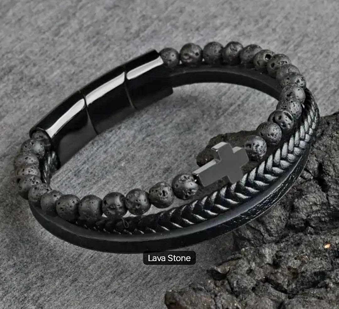 Nye, lekre Lavasten armbånd med skinn ...Triple Row m/kors i Hematitt, justerbare ledd