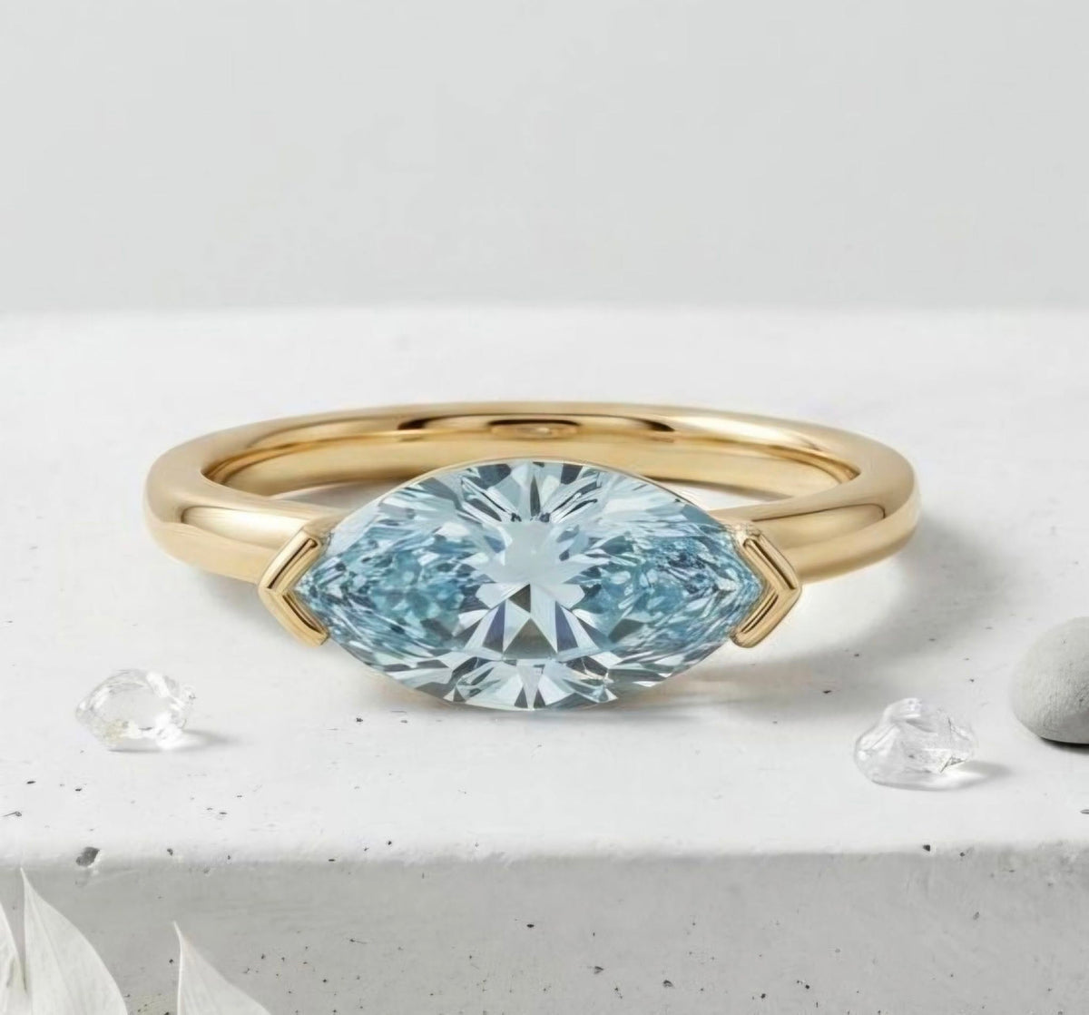 Vakker Mareshia "Solitaire" Marquise Cut Aquamarine Ring ( Lab Created) Designring, Gold Vermeil ( 925s Silver )