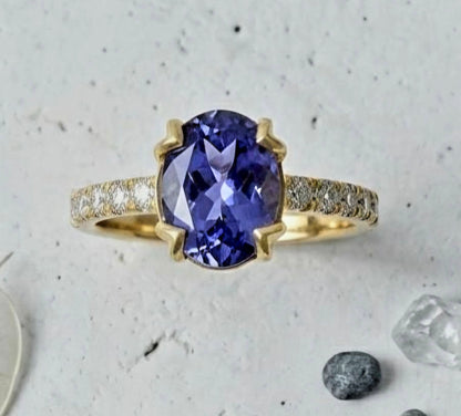 Vakker Art Deco "Solitaire" enstens Tanzanite 8x10mm Spinell Ring, Gold Vermeil ( 925s Silver )