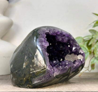XL Natural Artiga Uruguay Amethyst Geode with Agate Shell, STGE0054, 8kg - 26x20x15cm
