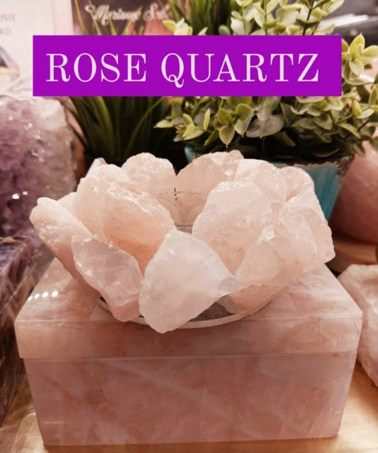 Kampanje / DUO PACK / Raw LOTUS Rose Quartz Telysdekorasjon + Dekorativ Rose Quartz JEWELRY BOX ( Smykkeboks) 15x10cm..