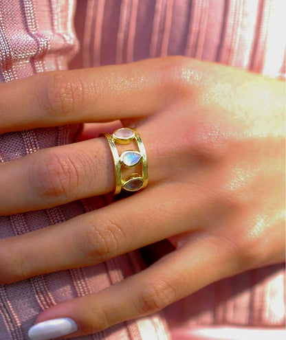 New and beautiful Cila "LYRA" Designring, Gold Plated 18K - Rose Quartz, Labradorite , Moonstone