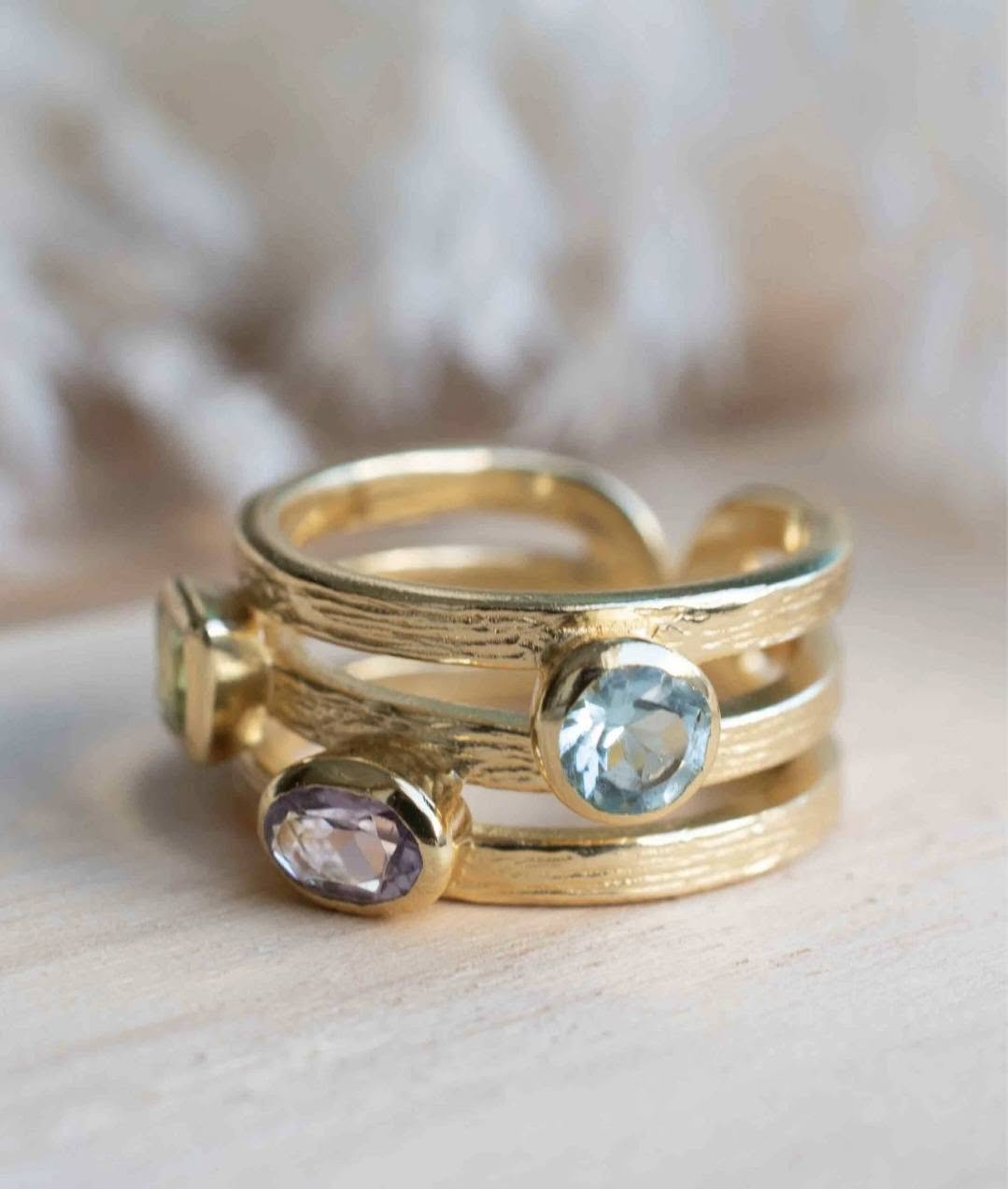 New and beautiful Cila "JOYNE" Designring,& Gold Plated 18K - Ametyst, Peridot, Blue Topaz Hydro ( Lab Created )