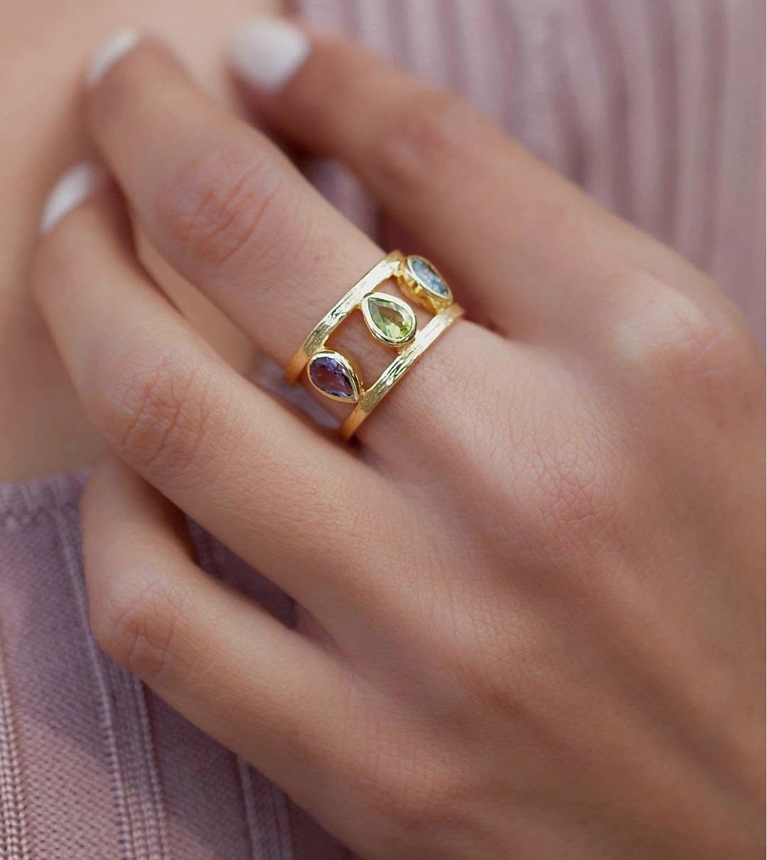 New and beautiful Cila "LYRA" Designring,& Gold Plated 18K - Ametyst, Peridot, Iloite Hydro ( Lab Created )