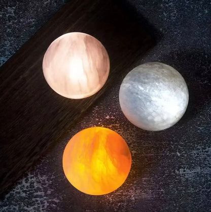 Selenitt Lampe i MOON - Kule Design, 10cm - oppladbar - USB