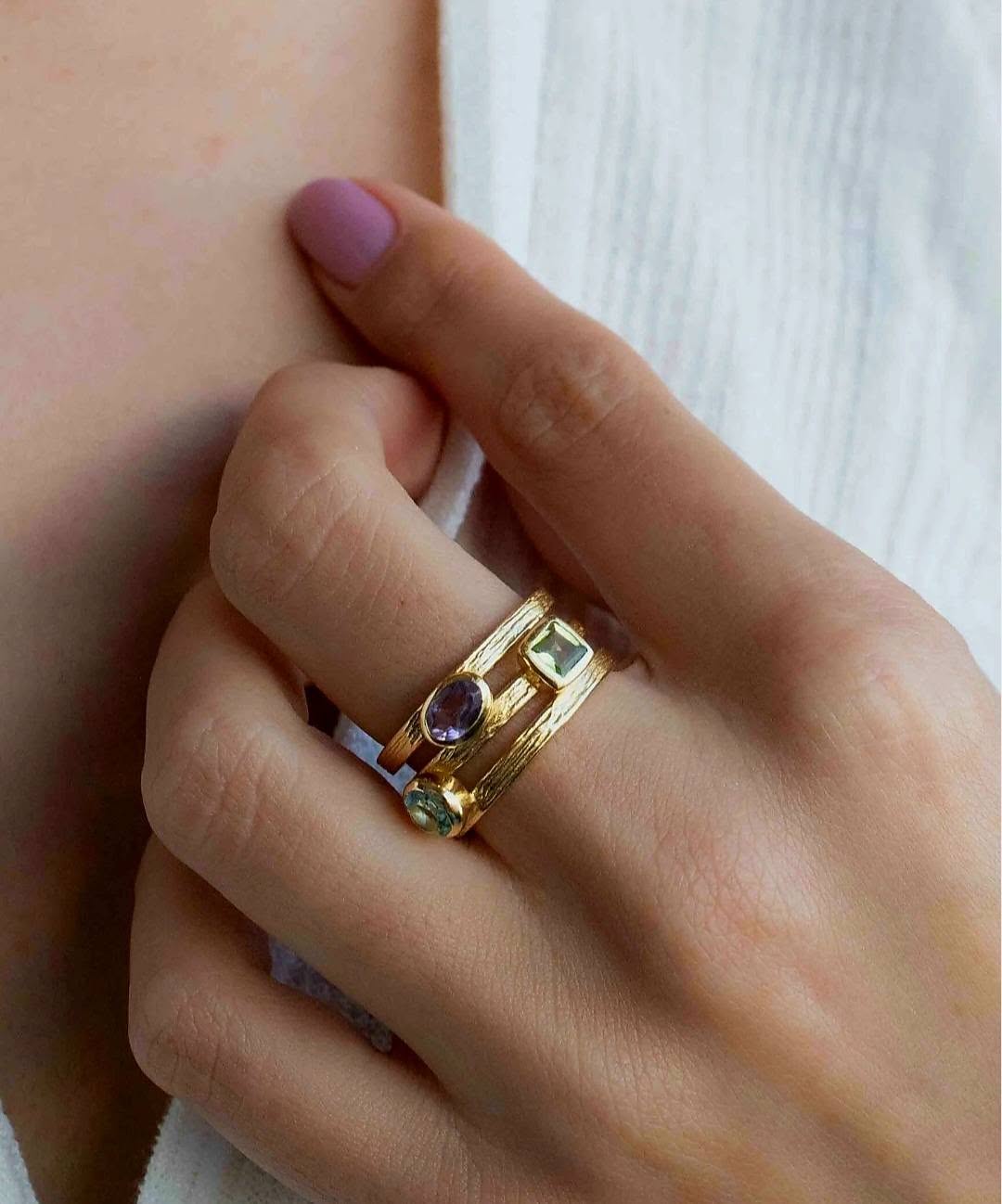 New and beautiful Cila "JOYNE" Designring,& Gold Plated 18K - Ametyst, Peridot, Blue Topaz Hydro ( Lab Created )
