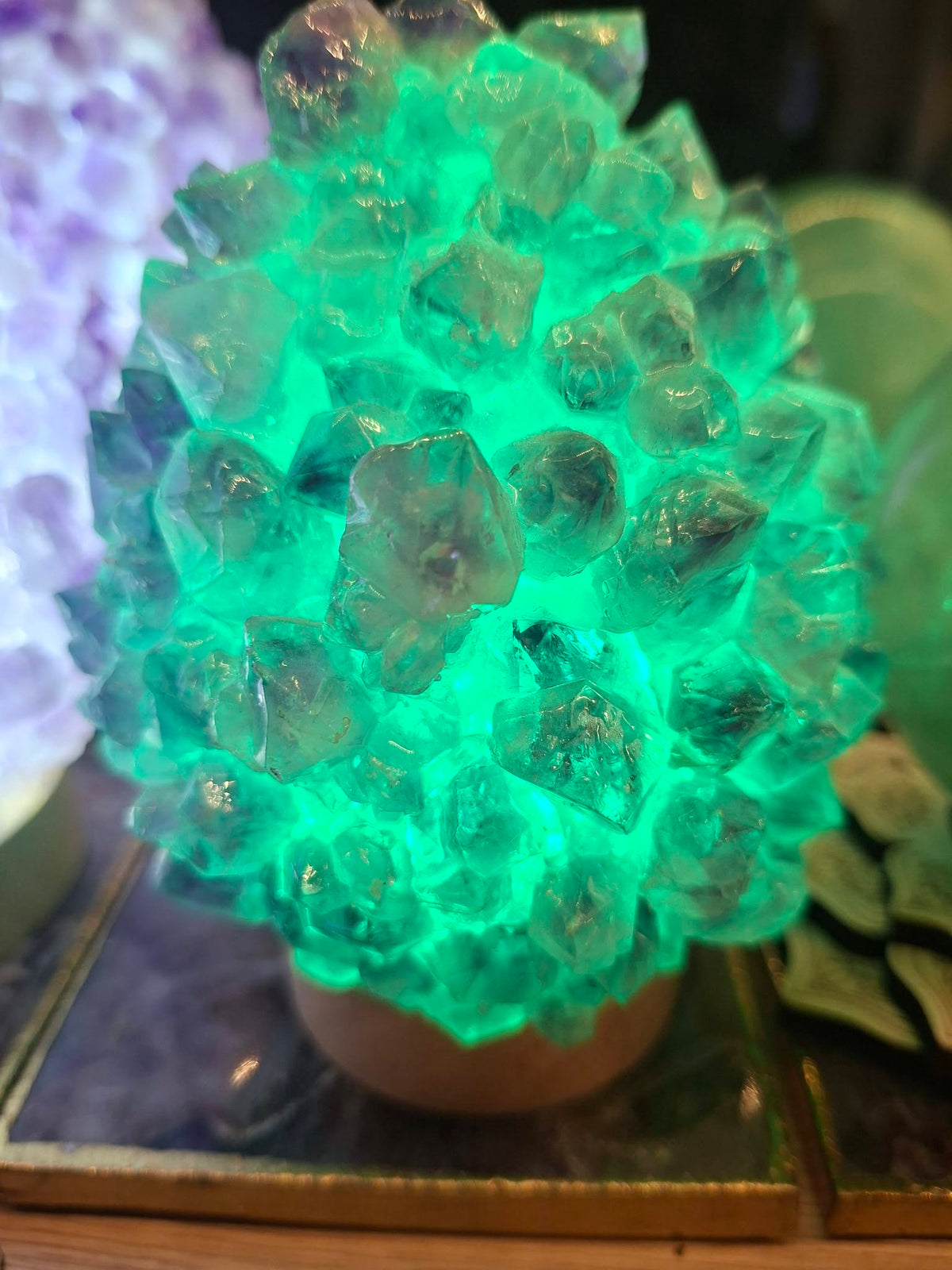 Unik, håndlaget Rå Ametyst BUD Crystal Lamp m/trebase og usb, ca. 13x10cm - 500gram, Medium Size, vario lys ( Hvit, Purple, Green, Blue )