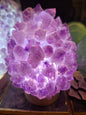 Unik, håndlaget Rå Ametyst BUD Crystal Lamp m/trebase og usb, ca. 13x10cm - 500gram, Medium Size, vario lys ( Hvit, Purple, Green, Blue )