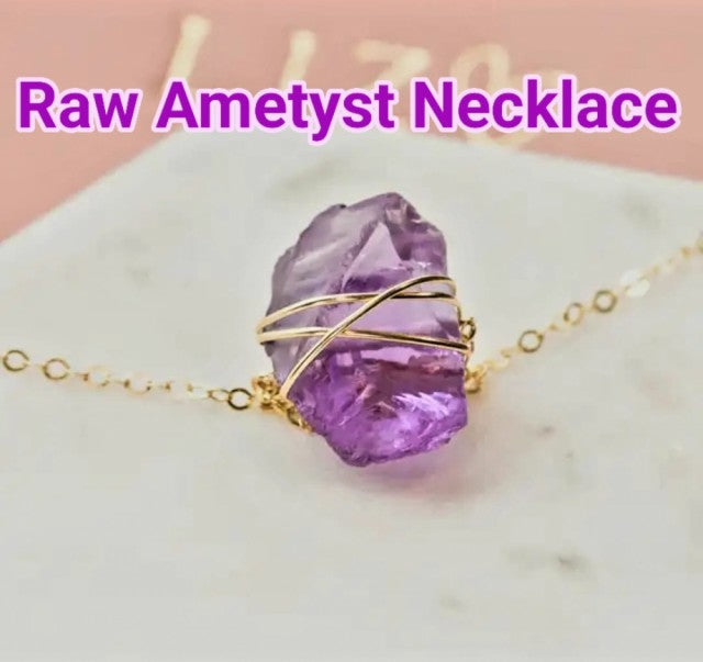 Nytt, enkelt og vakkert Ametyst RÅkvarts Wire Wrapped anheng m/kjede, gold electroplated