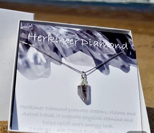 Vakkert Birthstone Designkjede m/RÅsten - Herkimer Diamond - Gold Electroplated